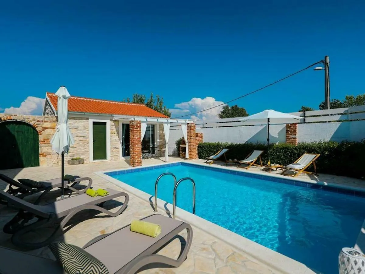 Charming Villa With Private Pool And Nice Covered Terrace 3 Rooms And Bathrooms Pridraga