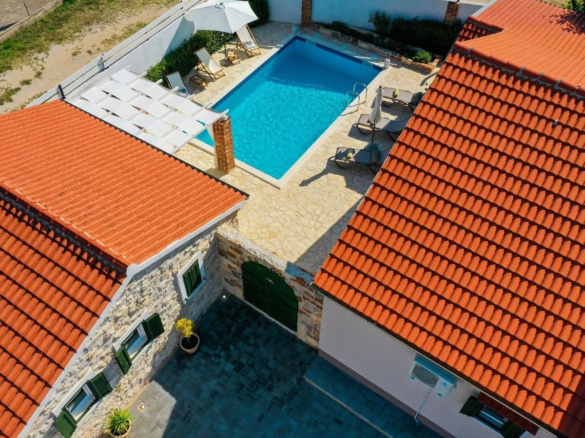 Charming Villa With Private Pool And Nice Covered Terrace 3 Rooms And Bathrooms Pridraga