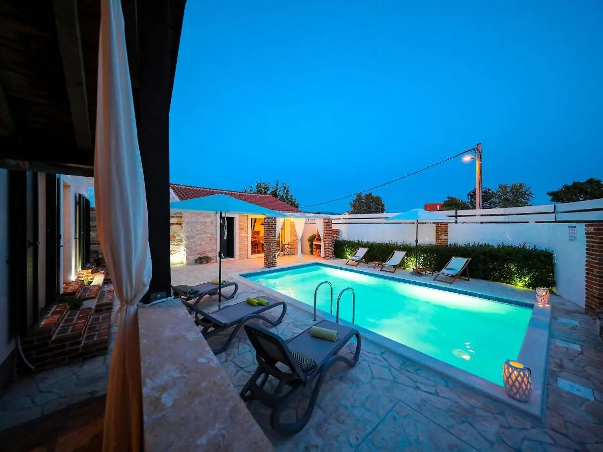 Charming Villa With Private Pool And Nice Covered Terrace 3 Rooms And Bathrooms Pridraga