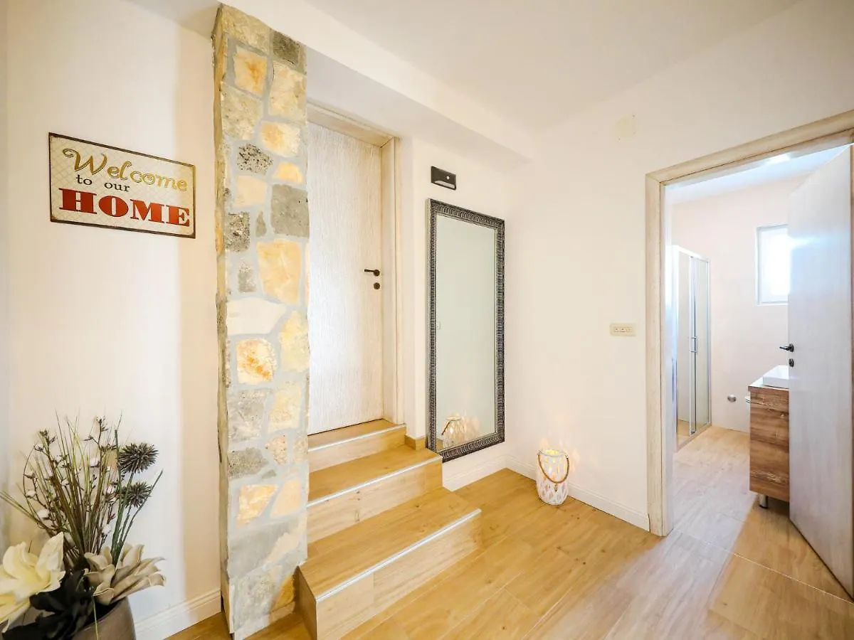 Charming Villa With Private Pool And Nice Covered Terrace 3 Rooms And Bathrooms Pridraga